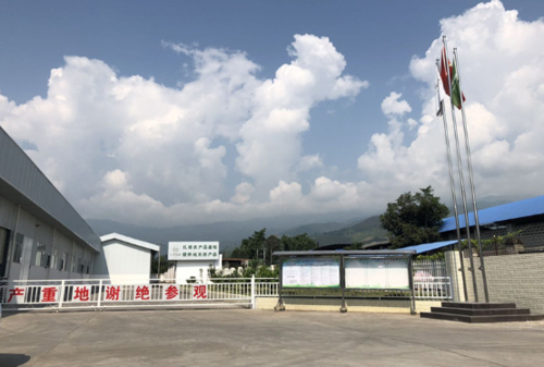 管理人员,组建有专业的坚果种植基地,加工工厂,营销公司,确保产品直线